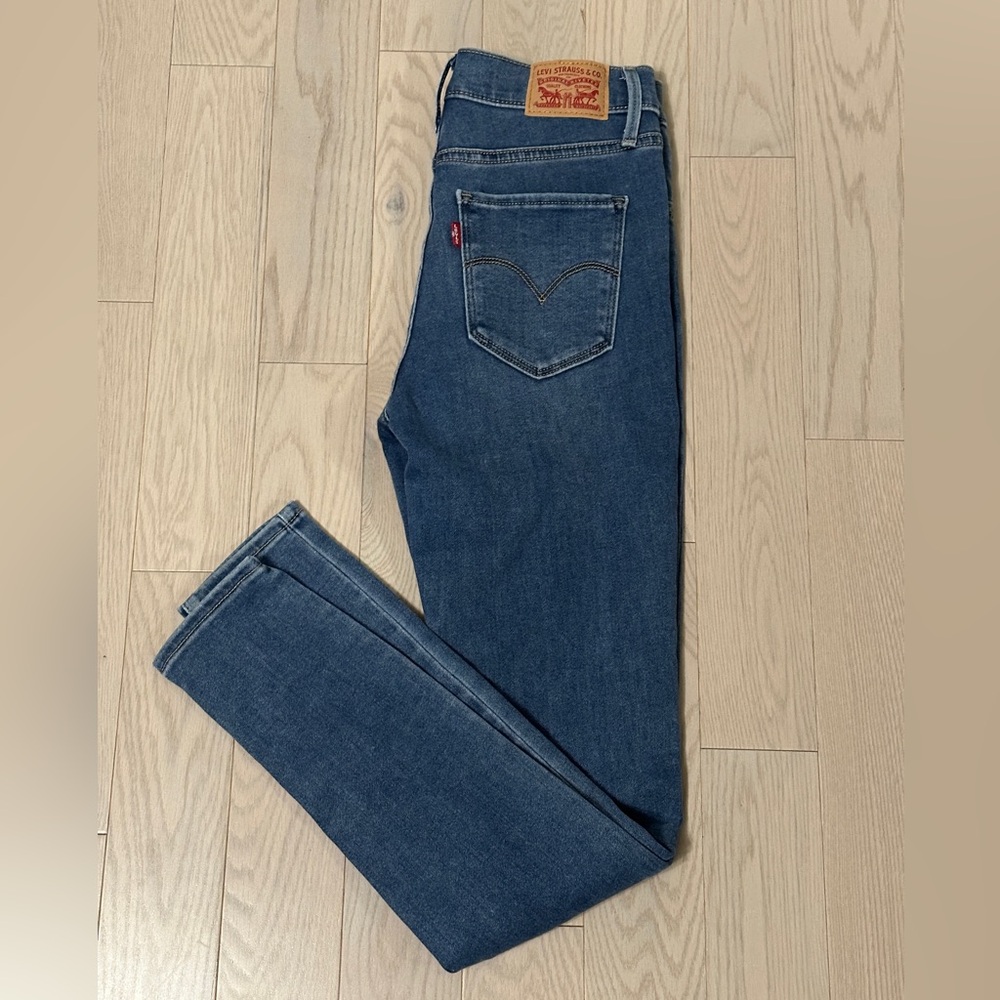 Women’s Levi's 720 Highrise Super Skinny Blue Jeans Size 26